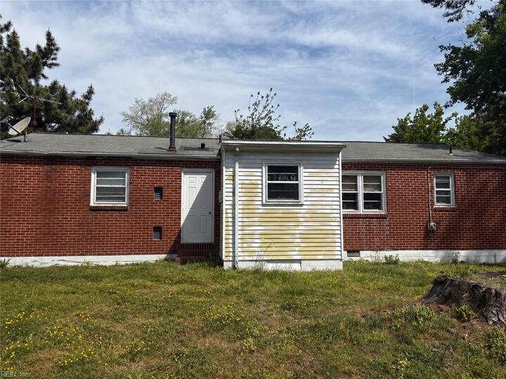 Property Photo:  502 Regina Ct  VA 23669 