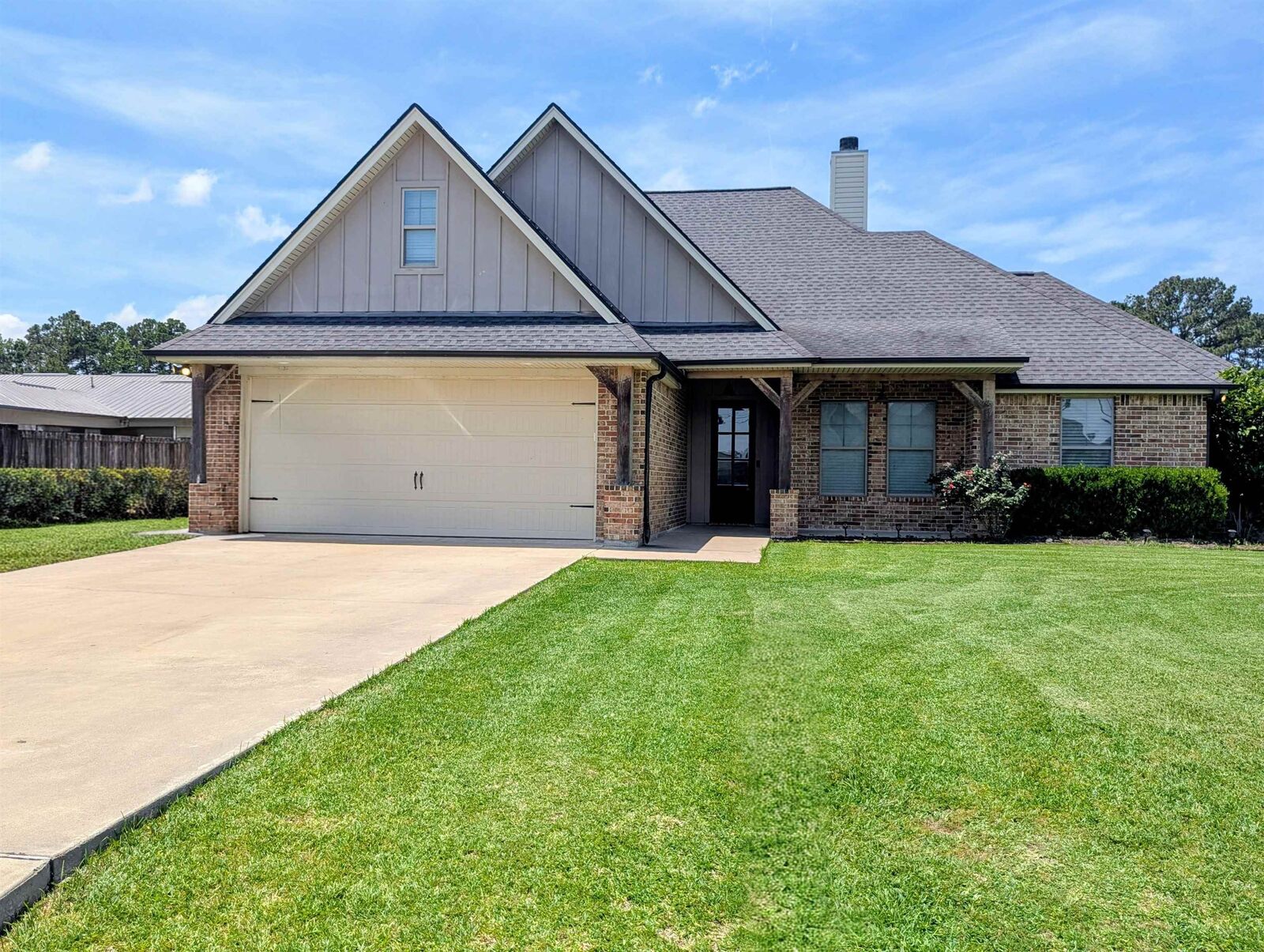 Property Photo:  320 Lauren Dr  TX 77630 