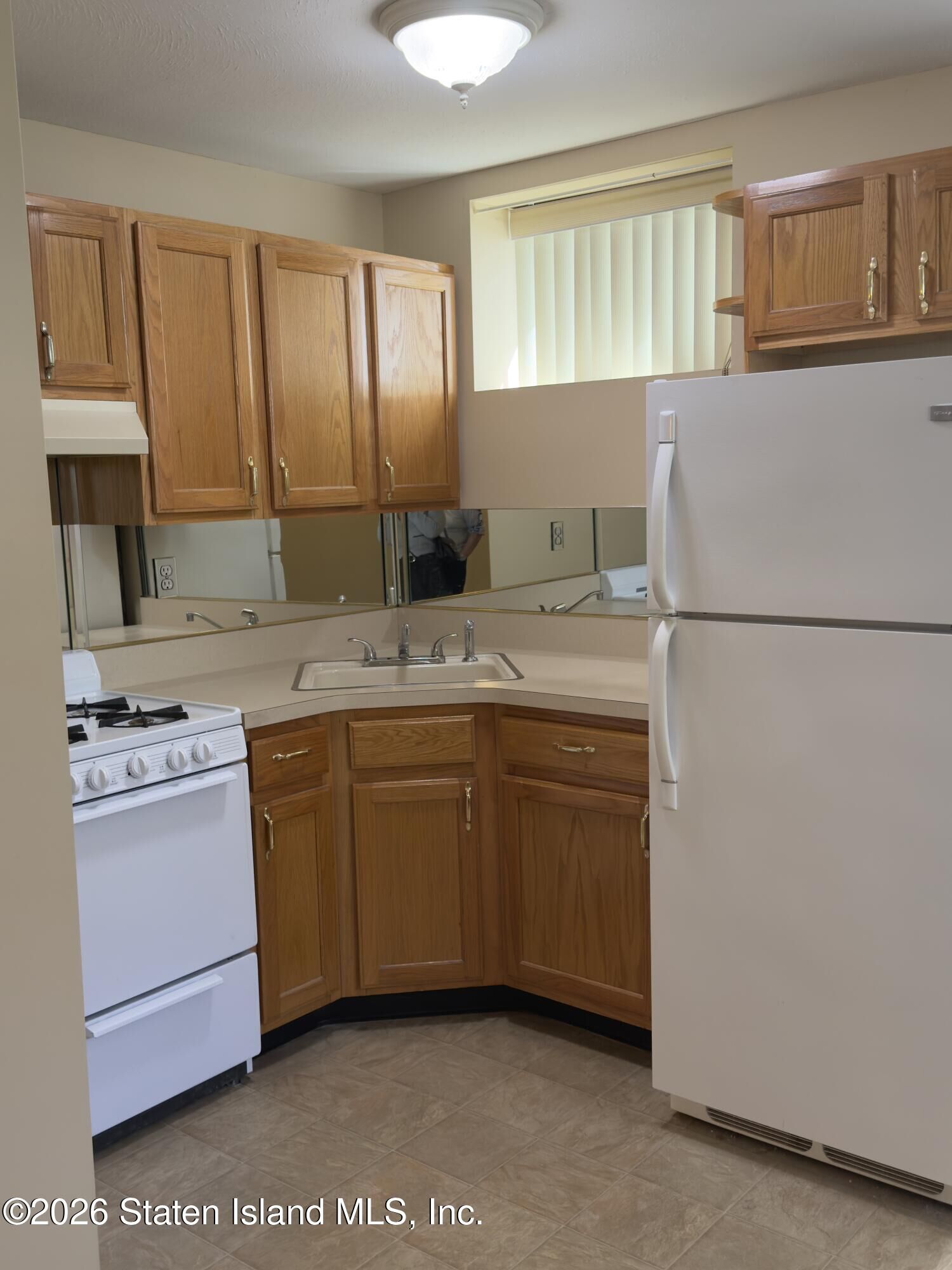 Property Photo:  586 Rockaway Street 2  NY 10307 