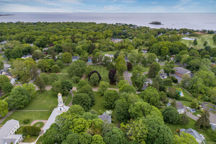 Property Photo:  30 Meeting House Lane  CT 06443 
