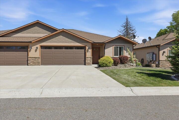 Property Photo: 406 / 408 N Pierce Rd WA 99223
