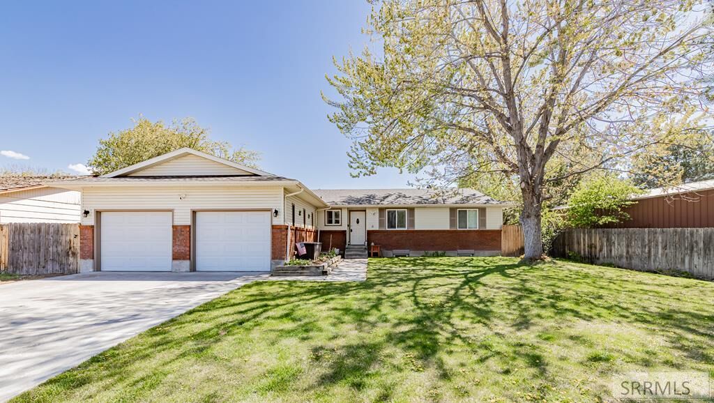 Property Photo:  1858 Henry Street  ID 83401 