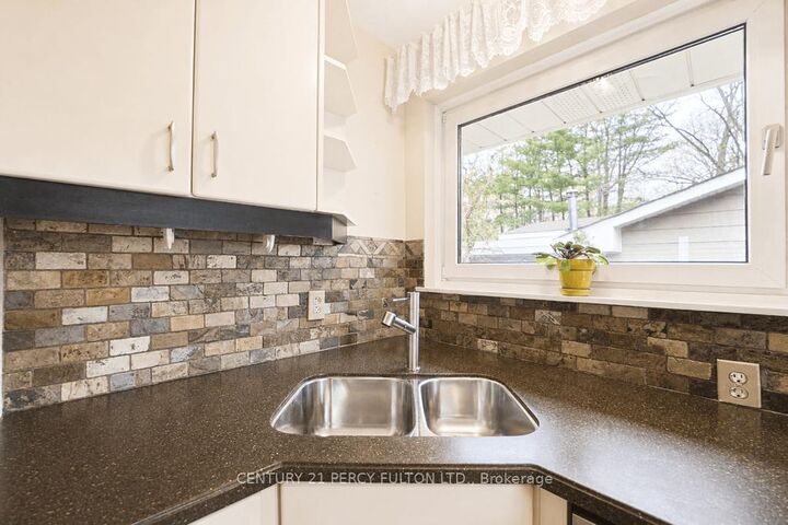 Property Photo: 1386 Forest Glade Road ON L6H 2G3