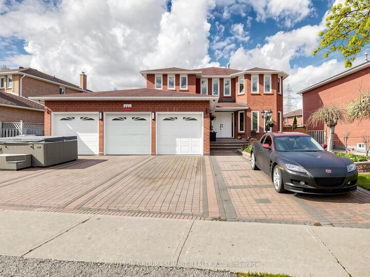 556 Ray Lawson Boulevard — photo 1