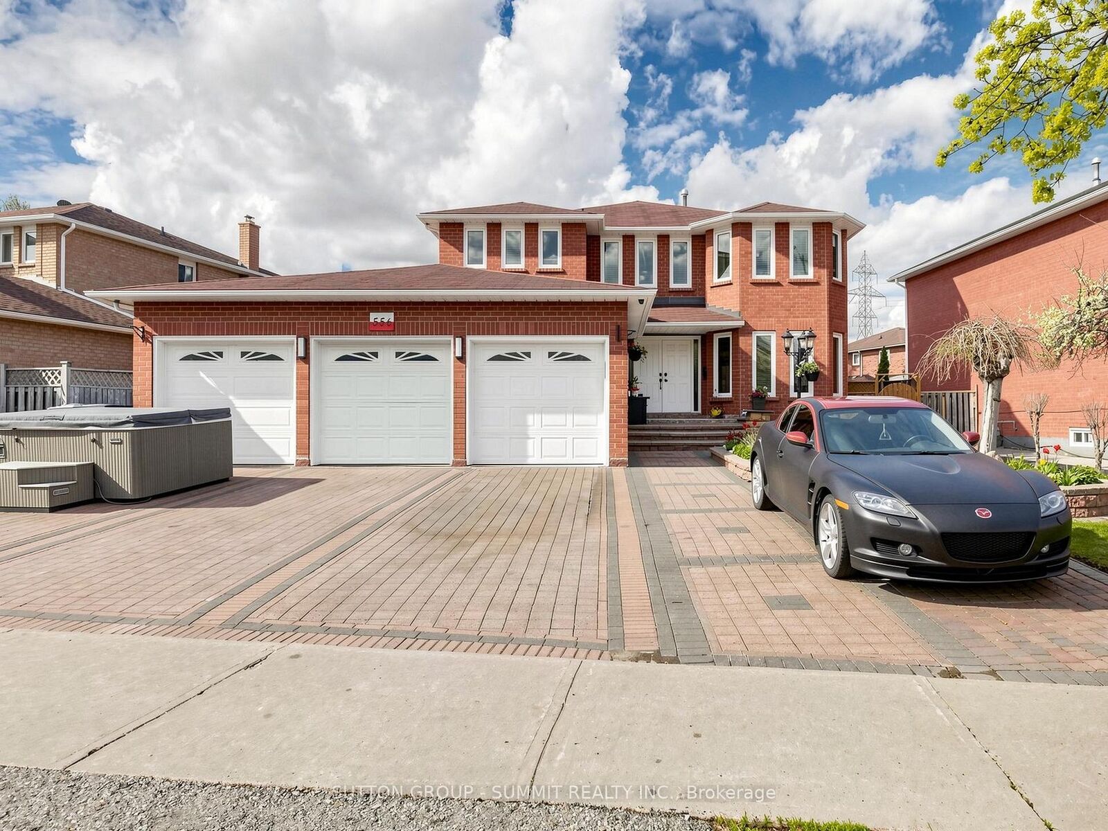 Property Photo: 556 Ray Lawson Boulevard ON L6Y 4H5