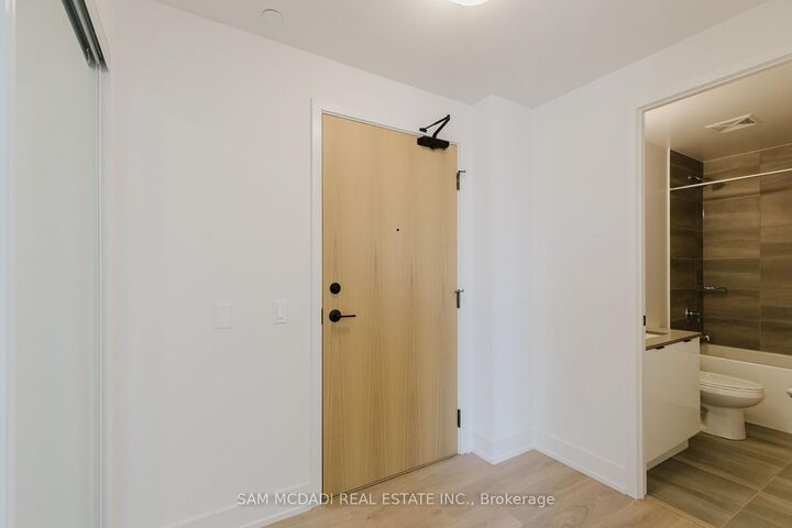 202 Burnhamthorpe Road E 2003 — photo 1