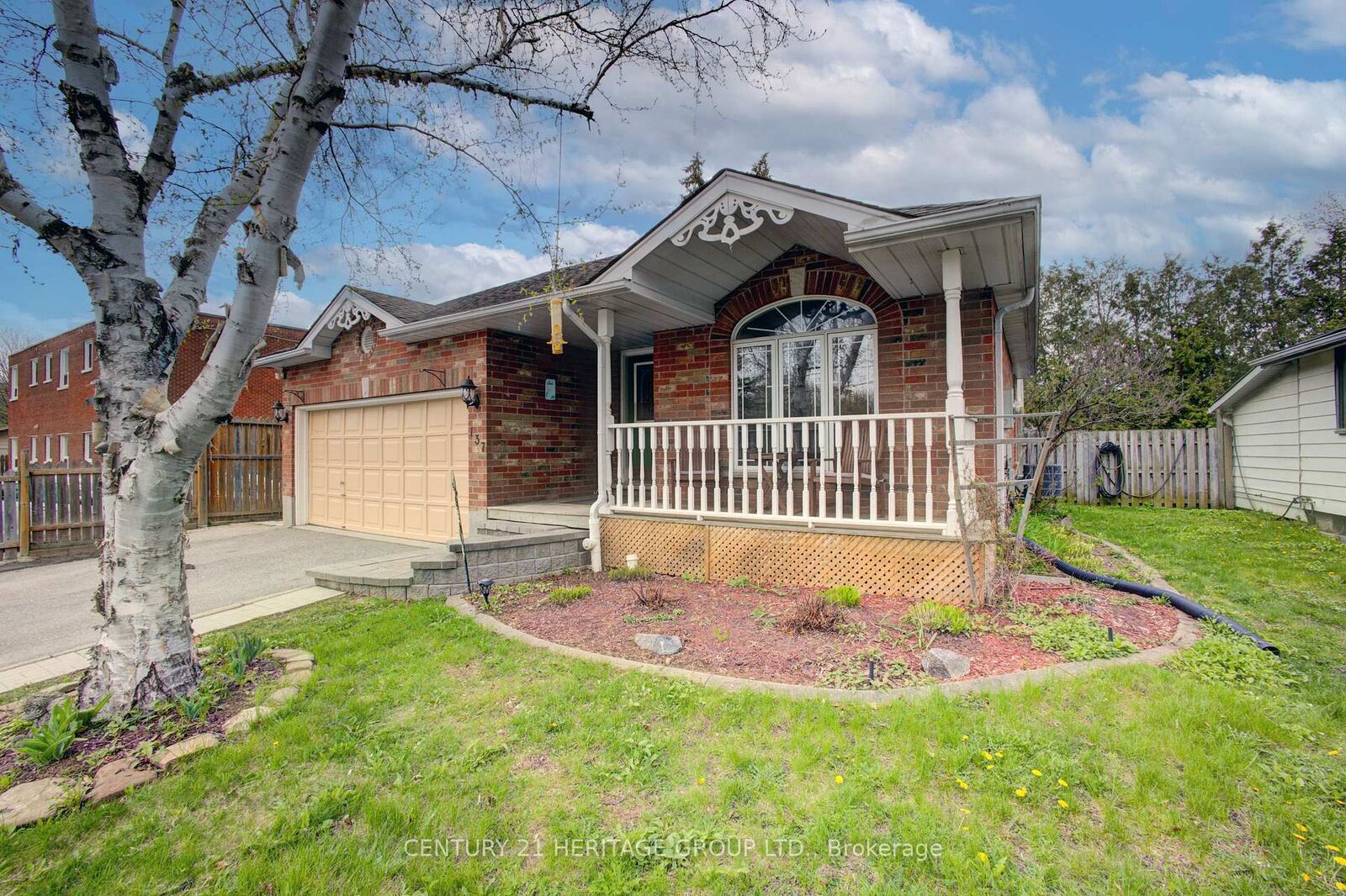 Property Photo: 137 Queen Street ON L9R 1K4