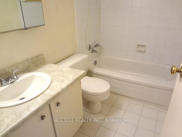 Property Photo: 3700 Kaneff Crescent 2106 ON L5A 4B8
