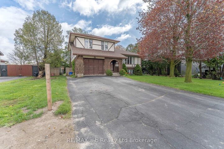 Property Photo: 2 Cranberry Road ON N4G 4Y9