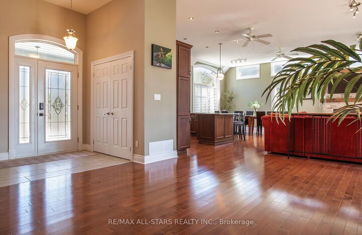Property Photo: 253 Stephenson Point Road ON L9L 1B4