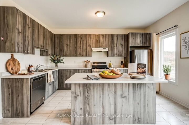 Property Photo:  84 Atlantis Drive W  ON L3V 8L4 