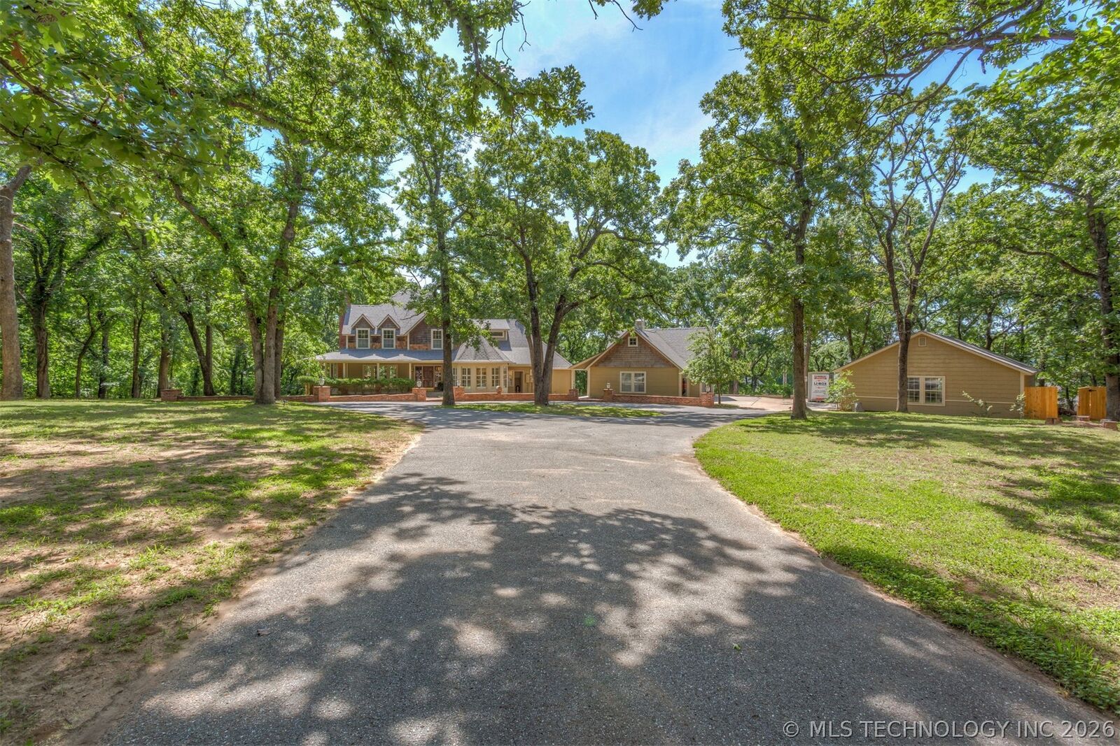 Property Photo:  524 E 118th Street S  OK 74037 