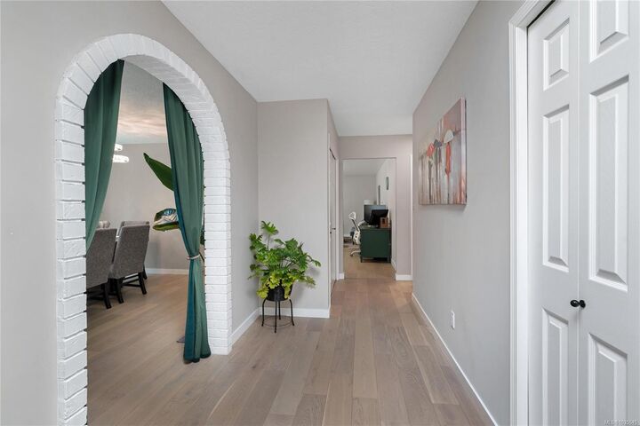 Property Photo: 748 Macan Pl BC V9B 5P4