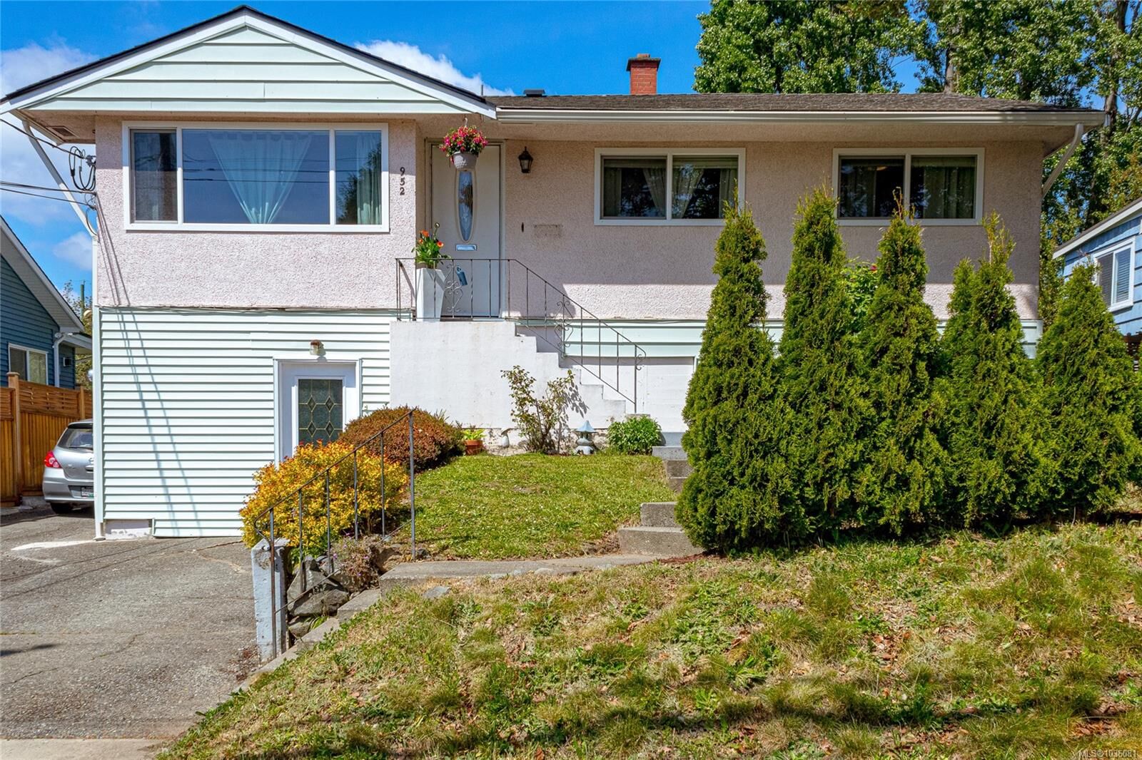 Property Photo:  952 Tattersall Dr  BC V8X 2W9 