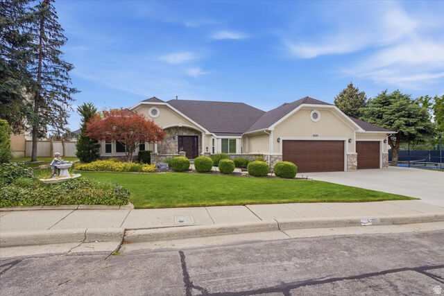 Property Photo: 8228 S Set Point Cir E UT 84093