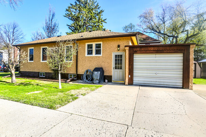 Property Photo:  1102 S Jay Street  SD 57401 