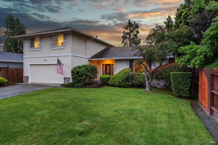 Property Photo:  812 Marguerite Way  CA 94954 
