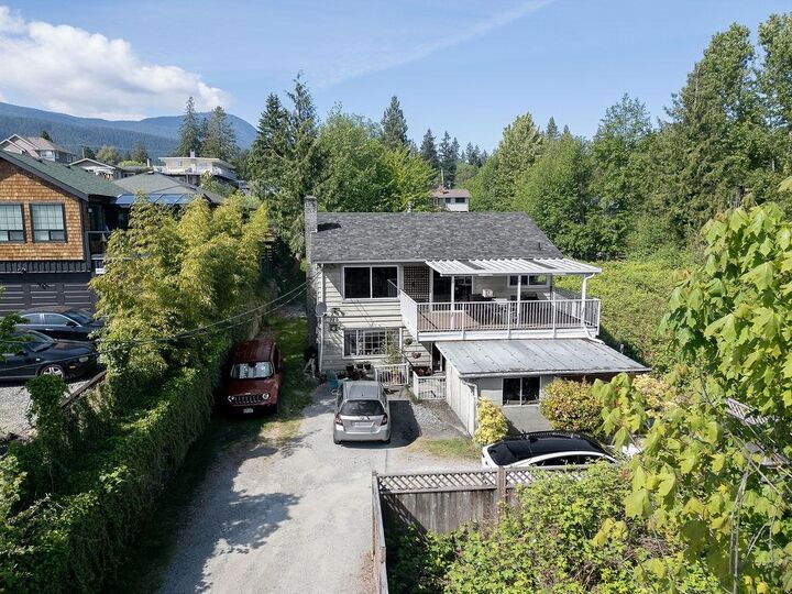 710 Gibsons Way — photo 1