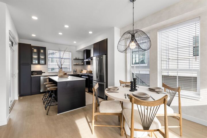 Property Photo:  2891 Montrose Avenue 34  BC N0N 0N0 