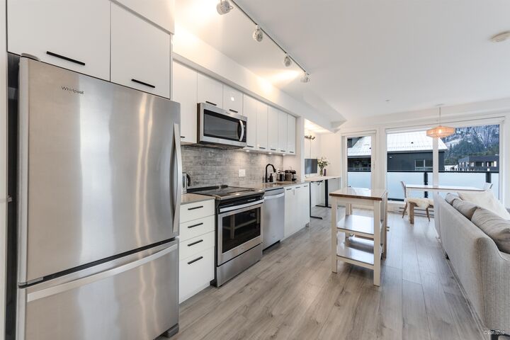 Property Photo:  38013 Third Avenue 602  BC V8B 0Z8 