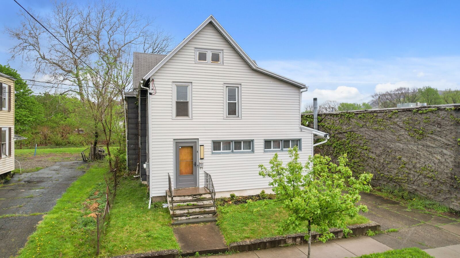 Property Photo:  4 Riverside Street  NY 13904 