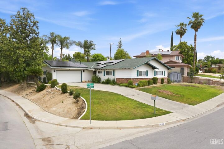Property Photo:  4200 Orinda Way  CA 93306 