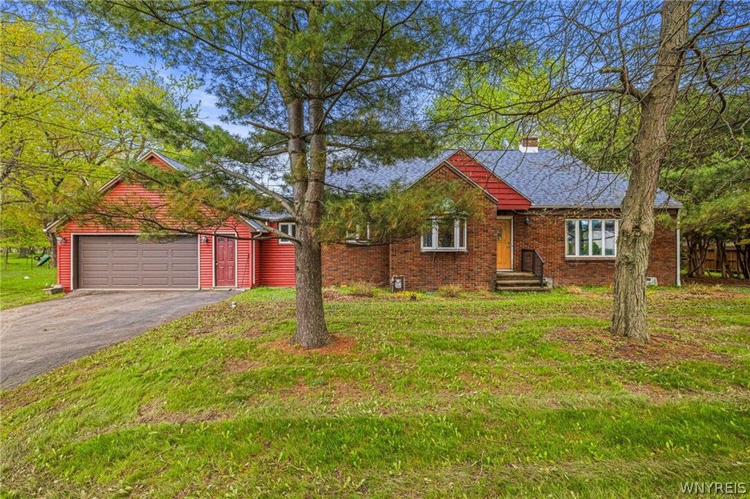 Property Photo: 501 Lein Road NY 14224