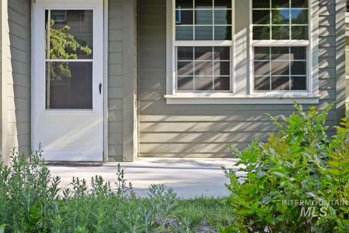 Property Photo:  1244 E Winding Creek Drive  ID 83616 
