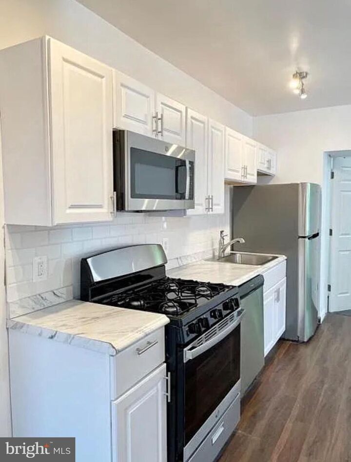 Property Photo:  5822 9th Street NW 4  DC 20011 