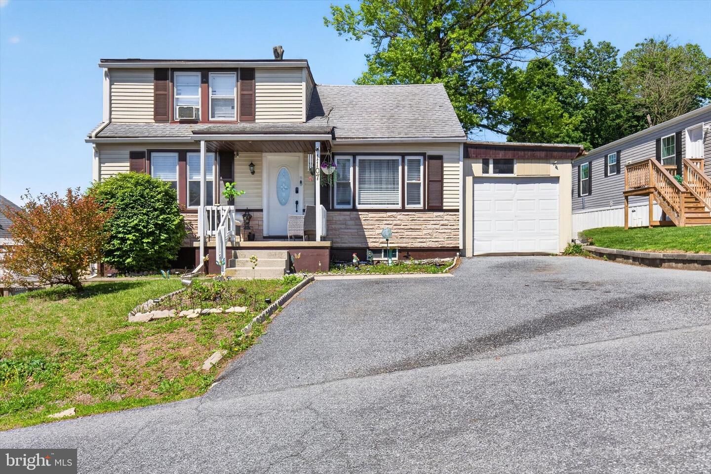 Property Photo: 1107 Woodward Street PA 17046