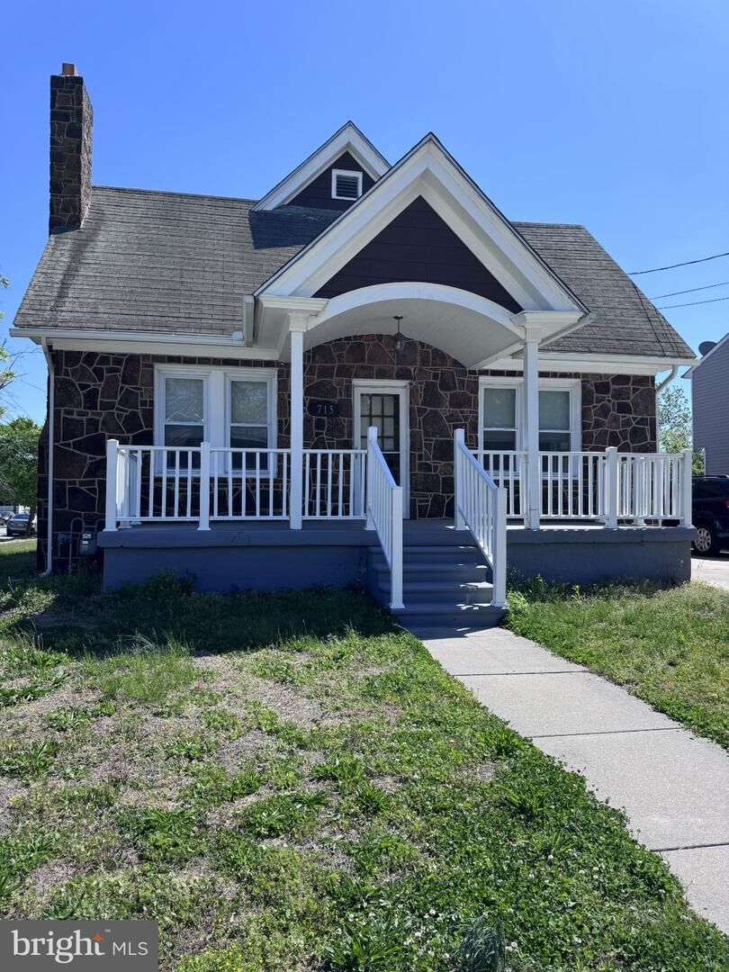 Property Photo:  715 E Oak Street  NJ 08332 