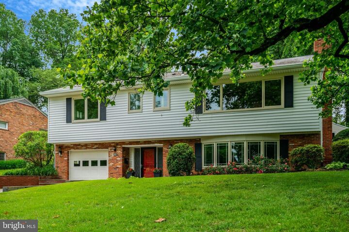 Property Photo:  105 Poplar Drive  VA 22046 