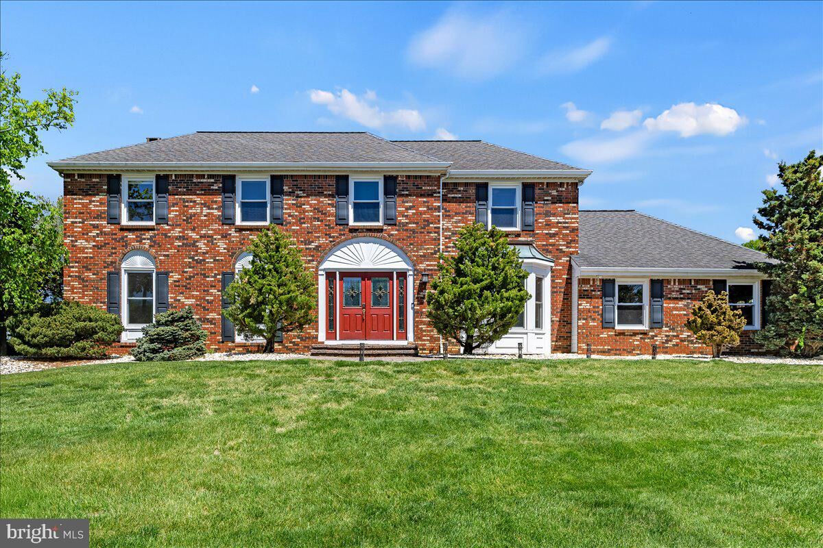 Property Photo:  4 Roseland Court  NJ 08550 