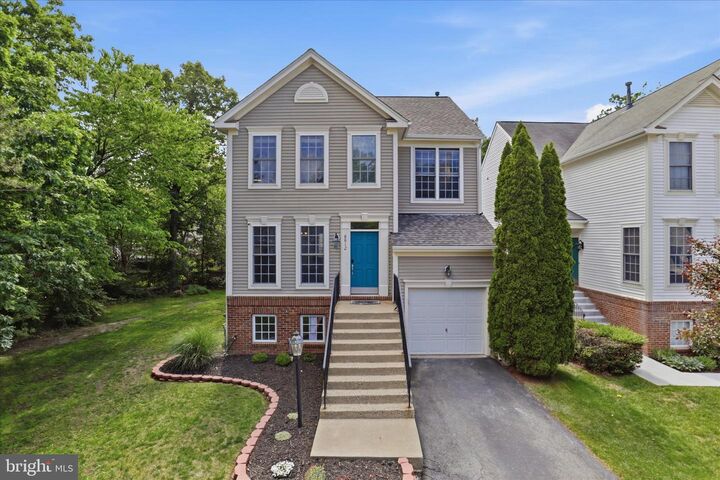 Property Photo:  8812 Fenimore Place  VA 20136 