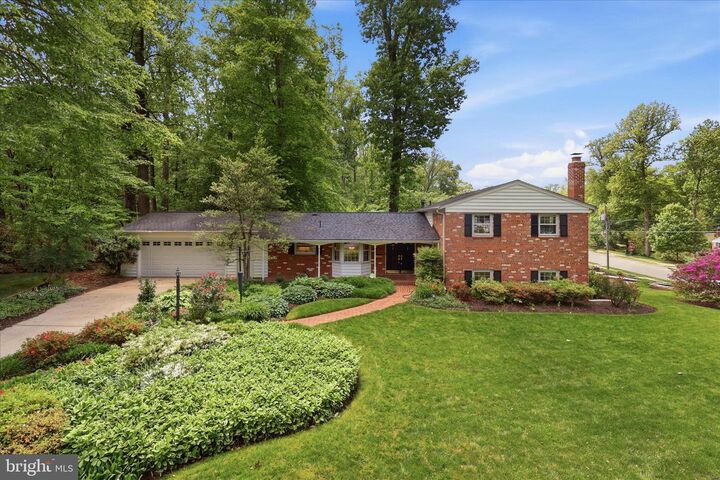 Property Photo:  4701 Red Fox Drive  VA 22003 
