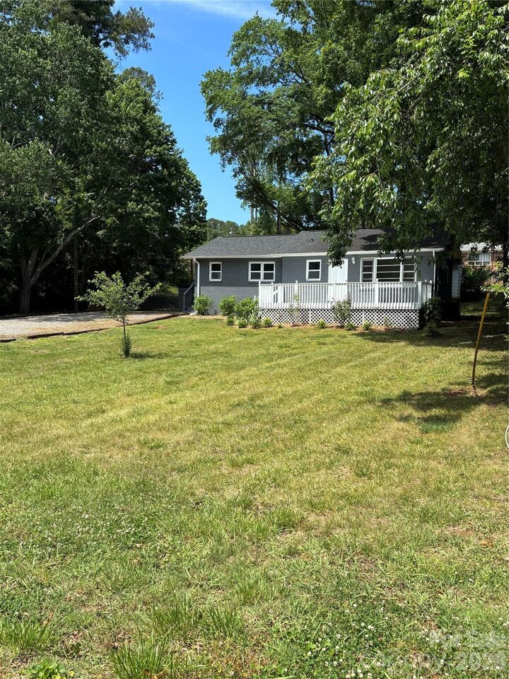 Property Photo:  305 Forestway Drive  NC 28120 