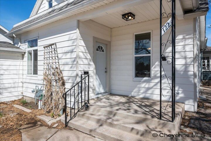 Property Photo:  122 E 25th St  WY 82001 