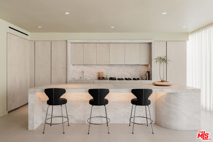 Property Photo:  9200 Wilshire Blvd  CA 90212 