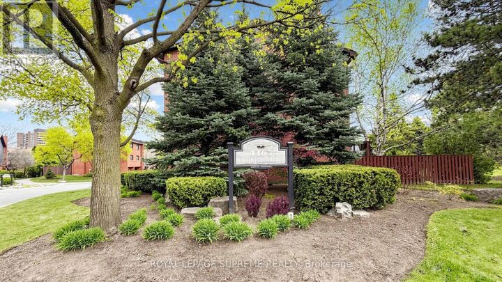 Property Photo:  4165 Fieldgate Drive 60  ON L4W 2M9 