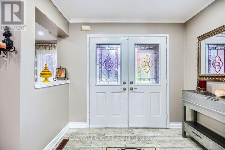 Property Photo:  5846 Tenth Line West  ON L5M 6V3 