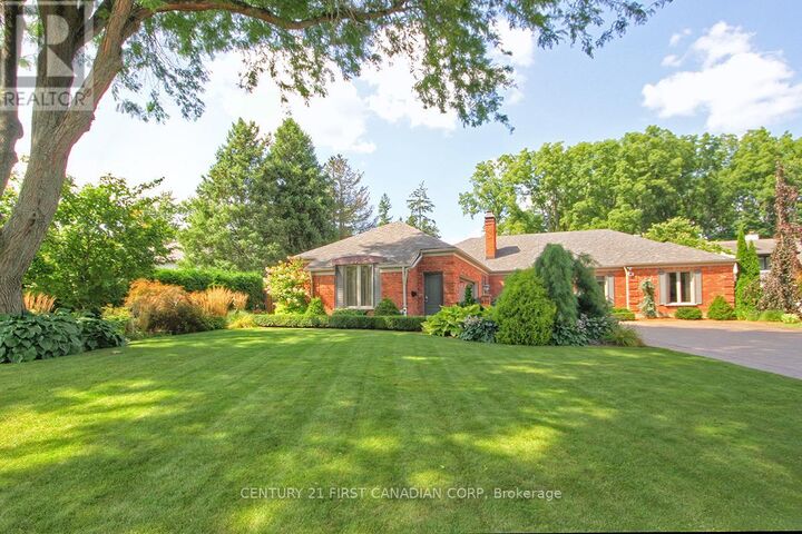 Property Photo:  811 Clearview Crescent  ON N6H 4P6 