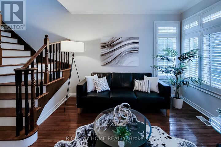 Property Photo:  2624 Castle Hill Crescent  ON L6H 6J1 