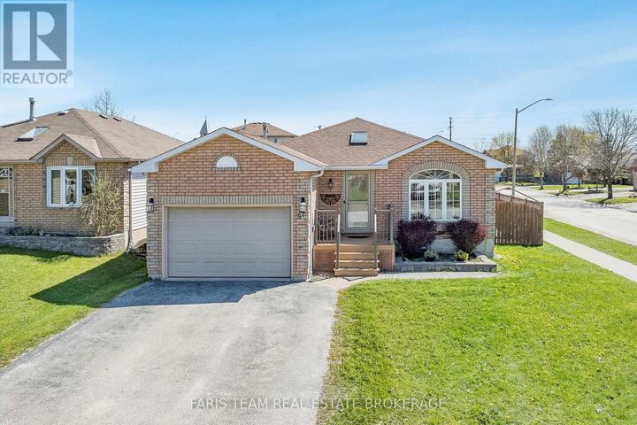 Property Photo:  57 Wessenger Drive  ON L4N 8P8 