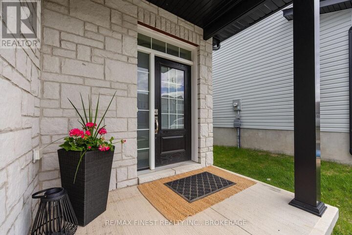 Property Photo:  1417 Summer Street  ON K7K 0H9 