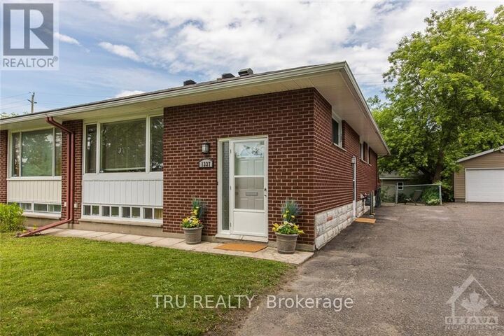 Property Photo:  1337 Bloomsbury Crescent A  ON K2C 2Y8 
