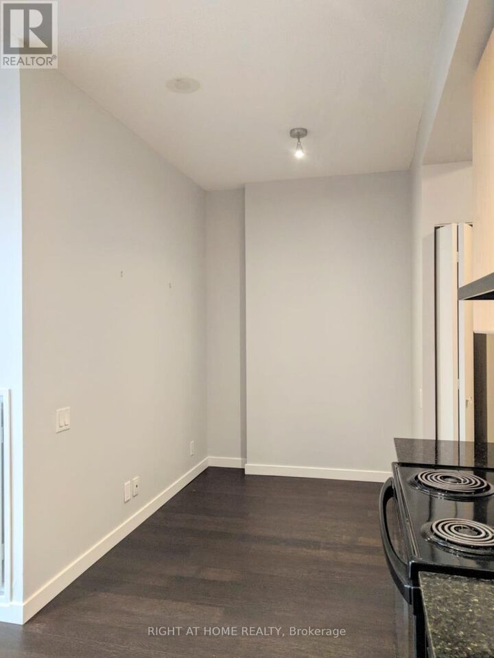 Property Photo:  30 Canterbury Place 803  ON M2N 0B9 