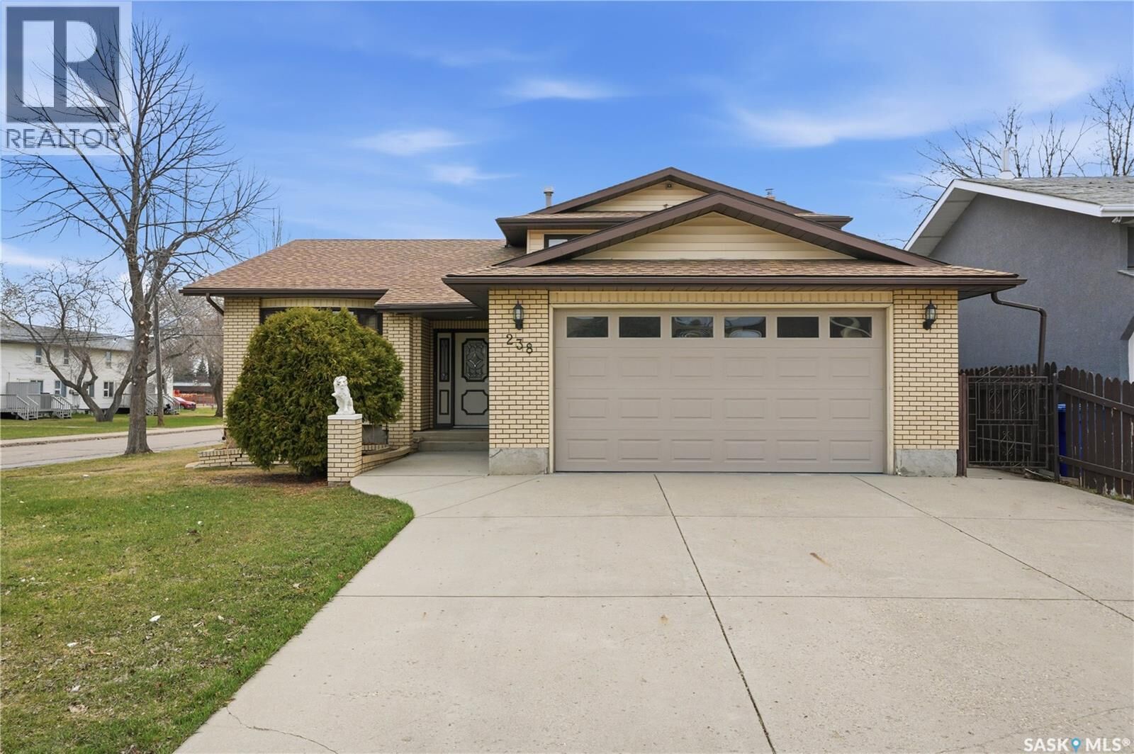 Property Photo:  238 S Avenue N  SK S7L 2Z8 