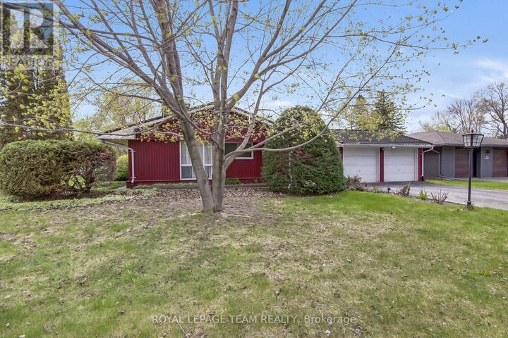 Property Photo:  2 Aleutian Road  ON K2H 7C8 