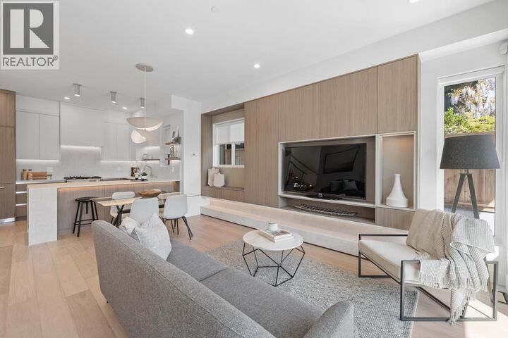 Property Photo:  625 East 24th Avenue 1  BC V5V 2A3 