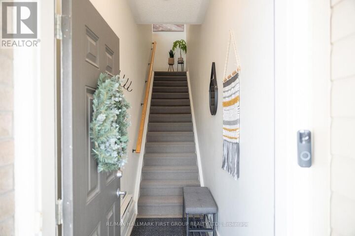 Property Photo:  1430 Gord Vinson Avenue 33  ON L1E 0J6 